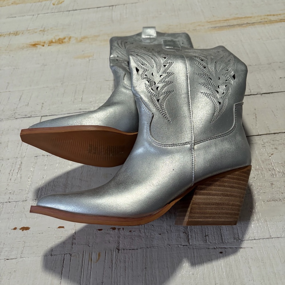 Mi.iM Metallic Silver Cowboy Boots NEW size 6.5‎ Cutout Detail Western Festival - Picture 5 of 12